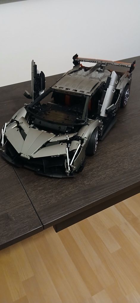 Legos Kbox Lamborghini Venenos 3711 peças. Selado na caixa