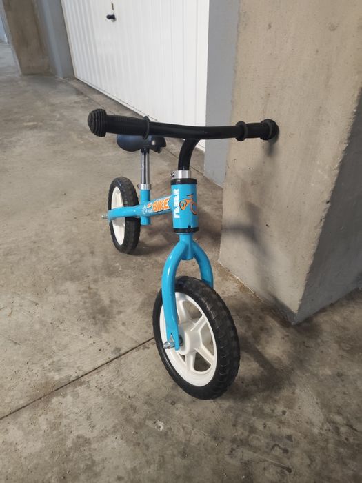 Bicicleta sem pedais para crianças pequenas