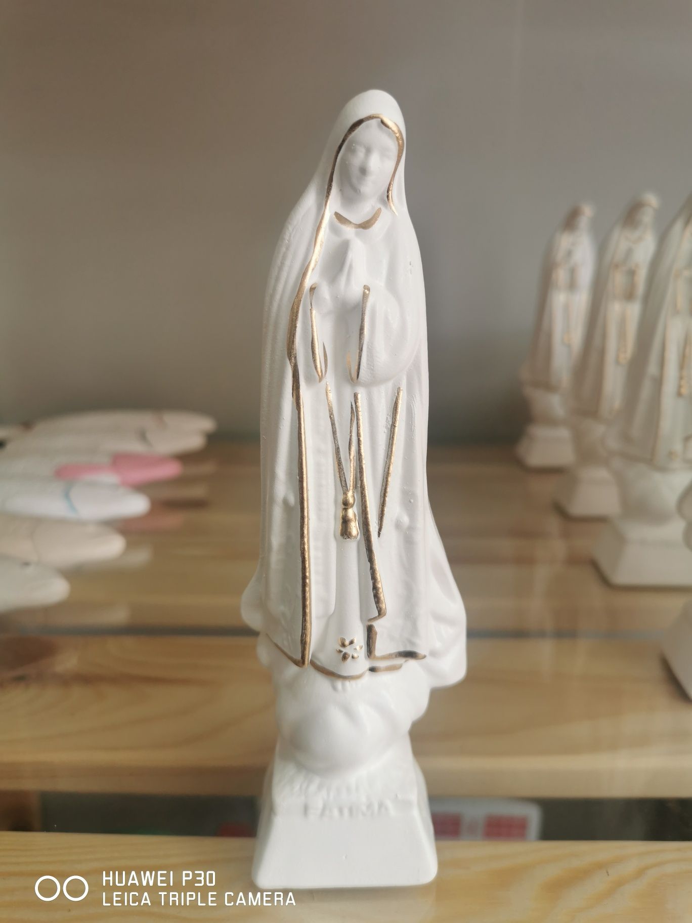 Nossa Senhora de Fátima em louça