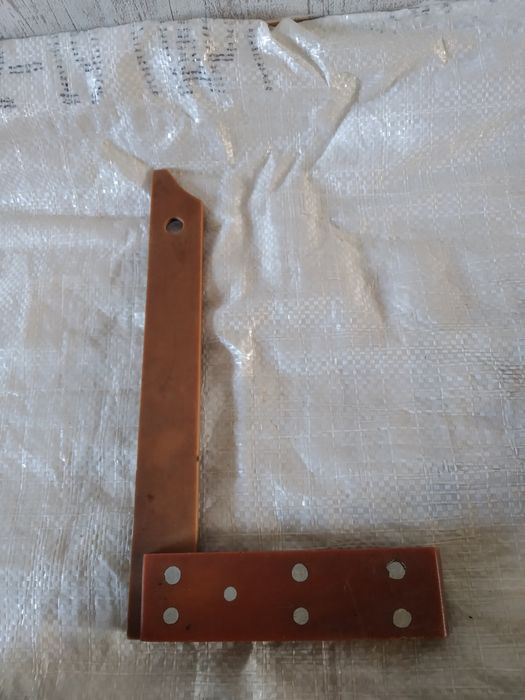 Уголок слюсарний .