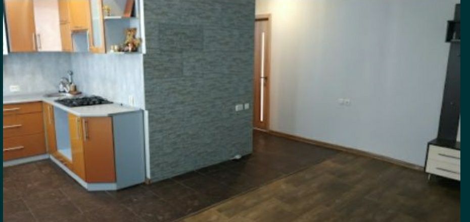 3 х комнатная квартира с кухней студией