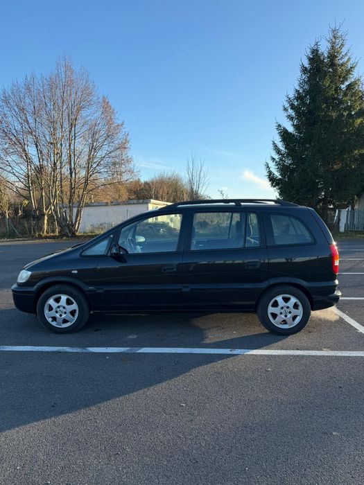 Sprzedam Opel Zafira 2000r.7-osobowa.Jeden właściciel od nowości