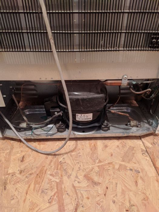 Продам б/в морозильну камеру LG