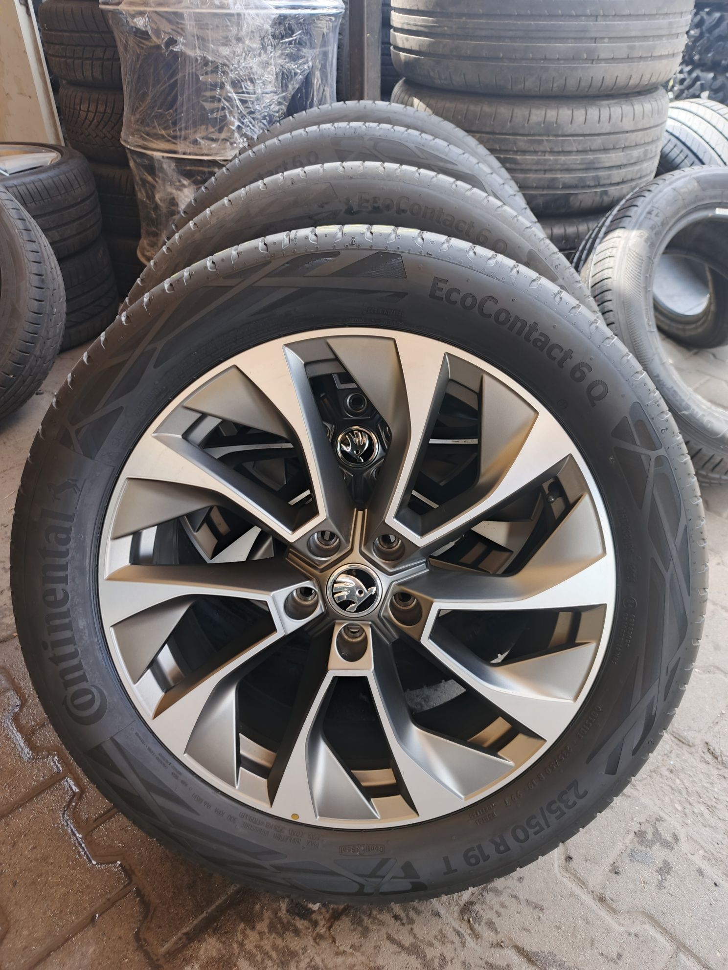 Nowe Demo koła aluminiowe letnie oryginał Skoda 235/50/19 Continental