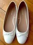 Vendo sapatos brancos