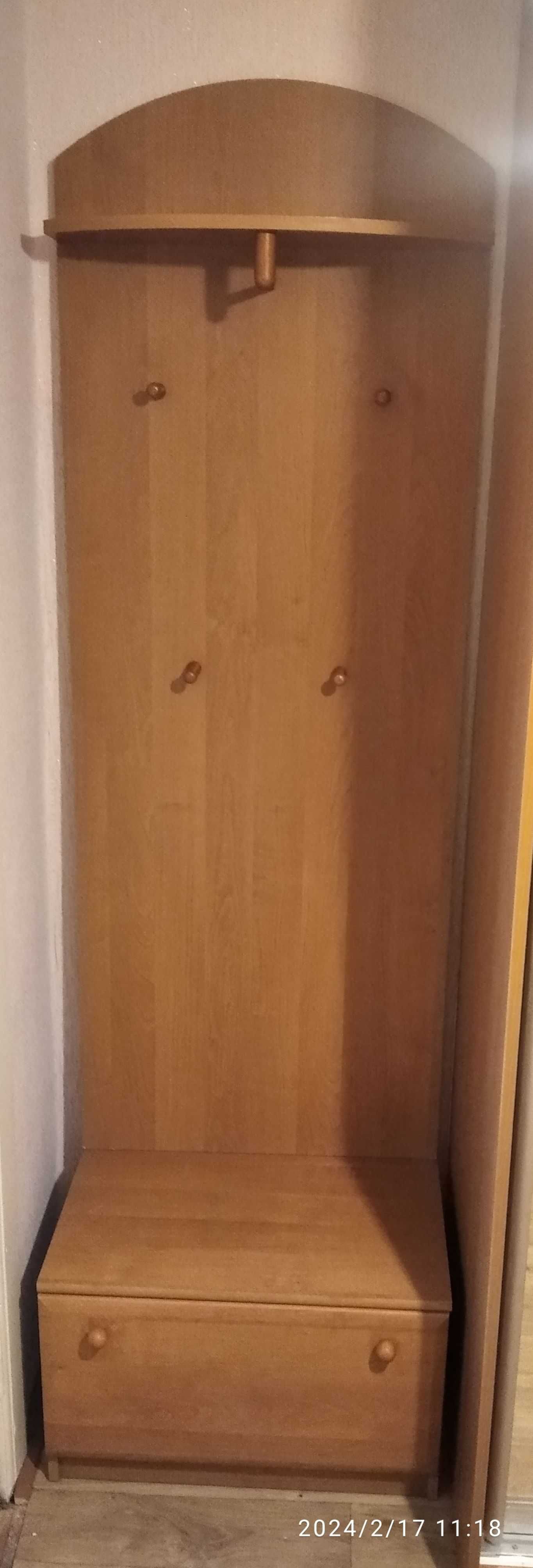 Продам вішалку в прихожку