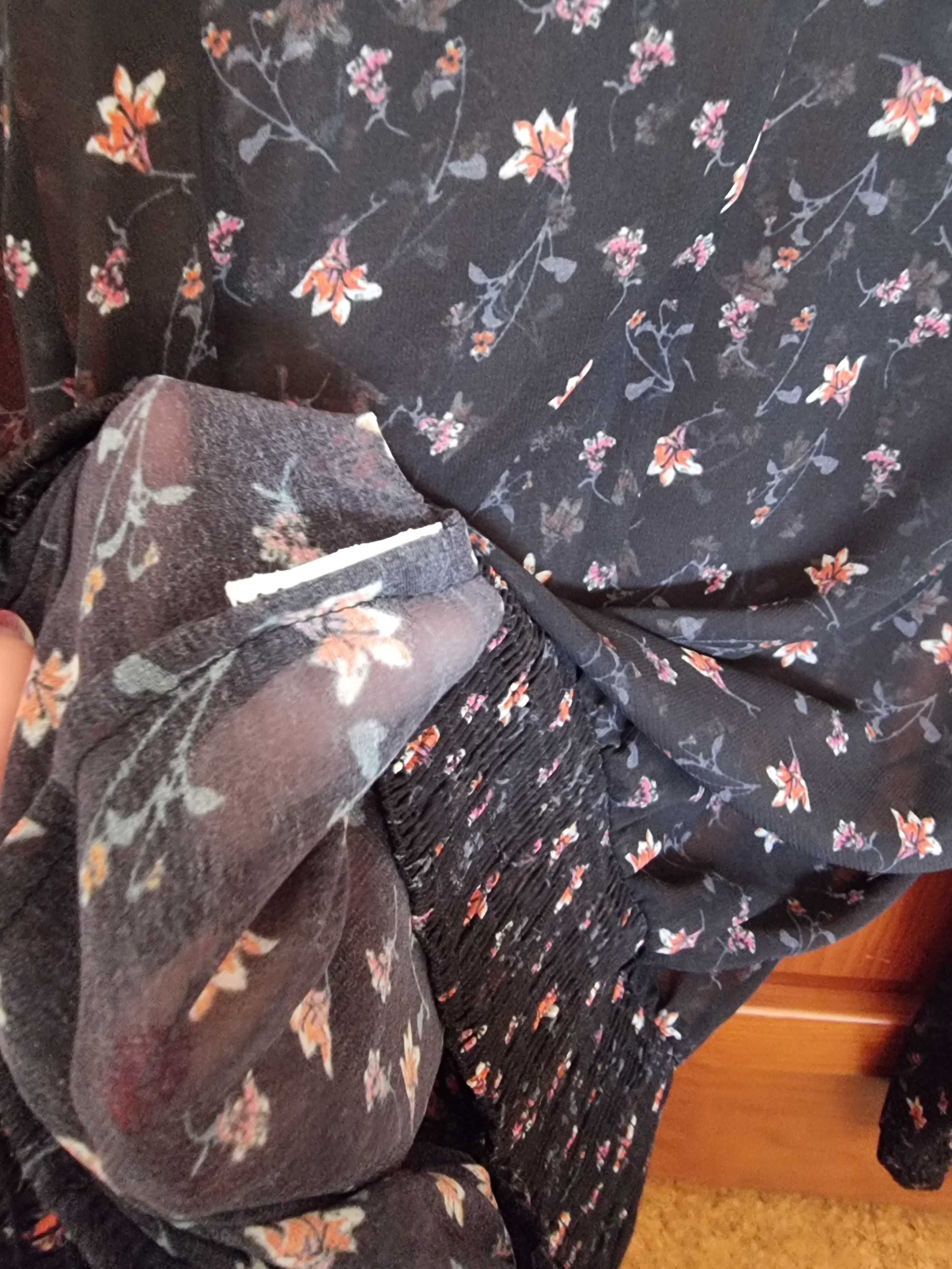 Blusa preta com transparência e flores Zara, tamanho XS - nunca usada