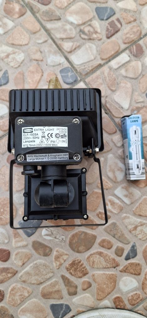 Projetor com sensor de movimentos