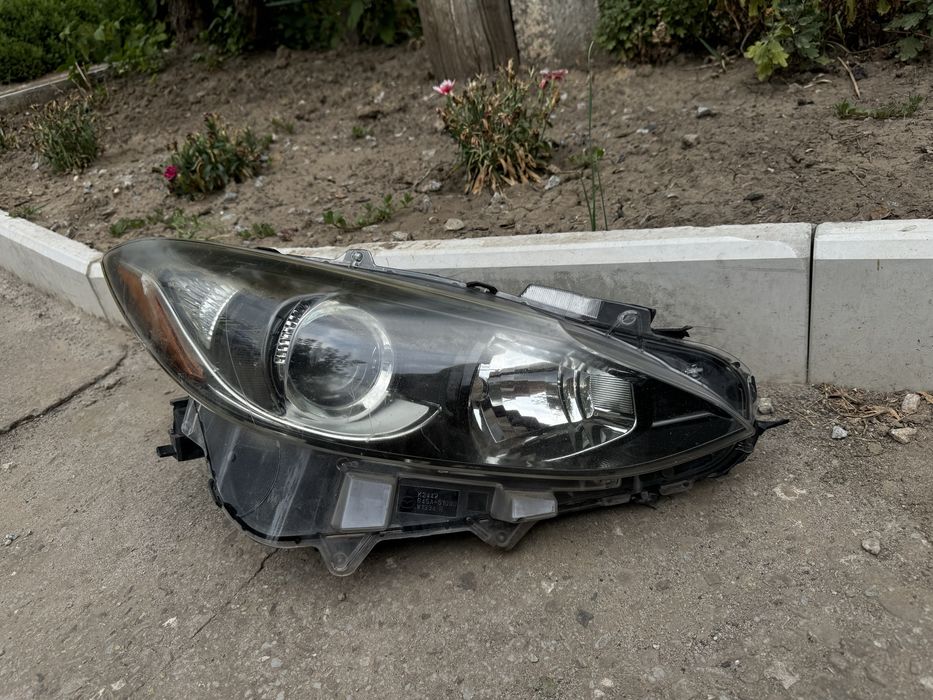 Фара Mazda 3 2016 правая оригинальная