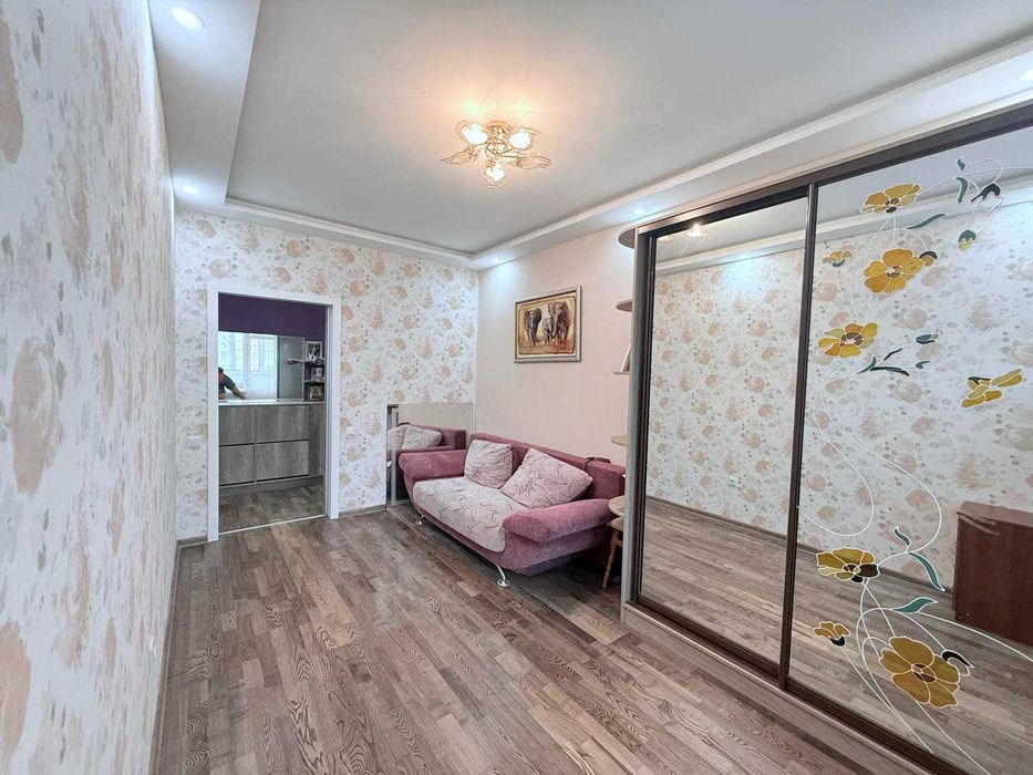 Продам 2 комнатную квартиру с кладовкой в Радужном