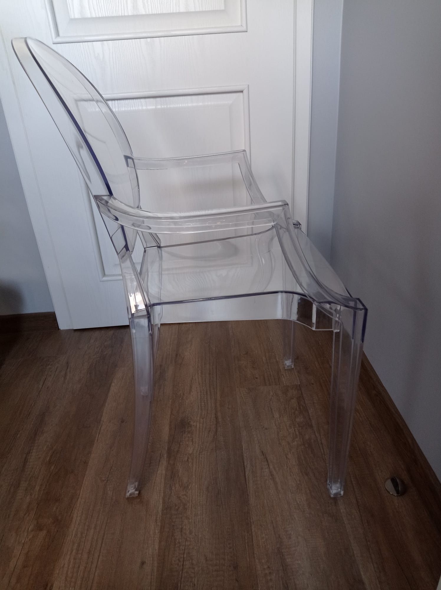 Krzesło Royal inspirowane Louis Ghost transparentne