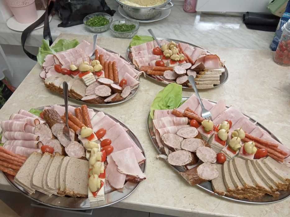 Podane do stołu catering