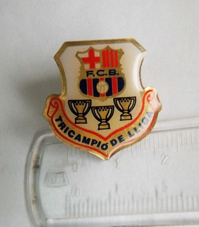FC Barcelona Tricampio pin