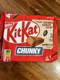 Упаковки батончиків KitKat, Lion