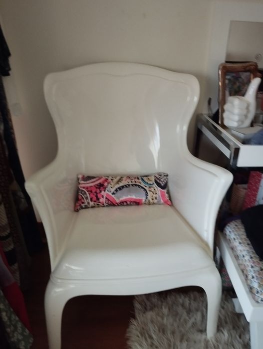 Poltrona grande Pedrali Pasha 660 em branco