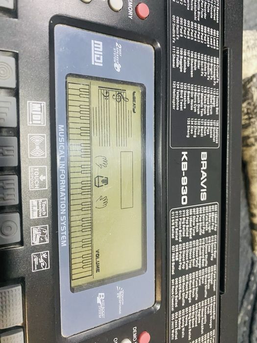 Синтезатор Bravis KB 930