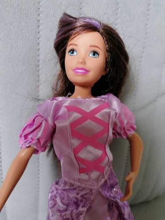 Lalka Skipper siostra Barbie suknia Roszpunki