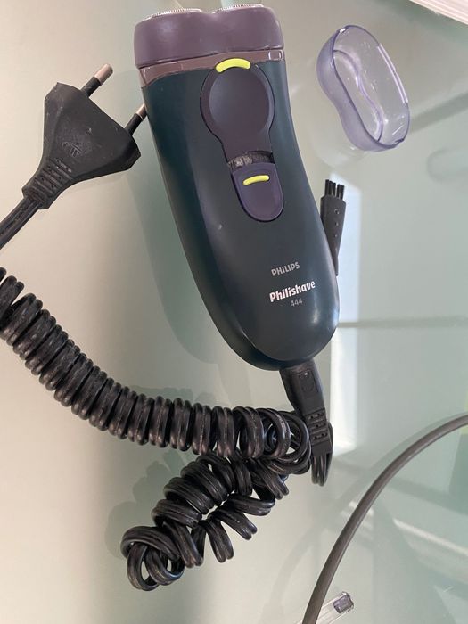 Máquina de barbear Philips. Duas cabeças. Usada mas em bom estado