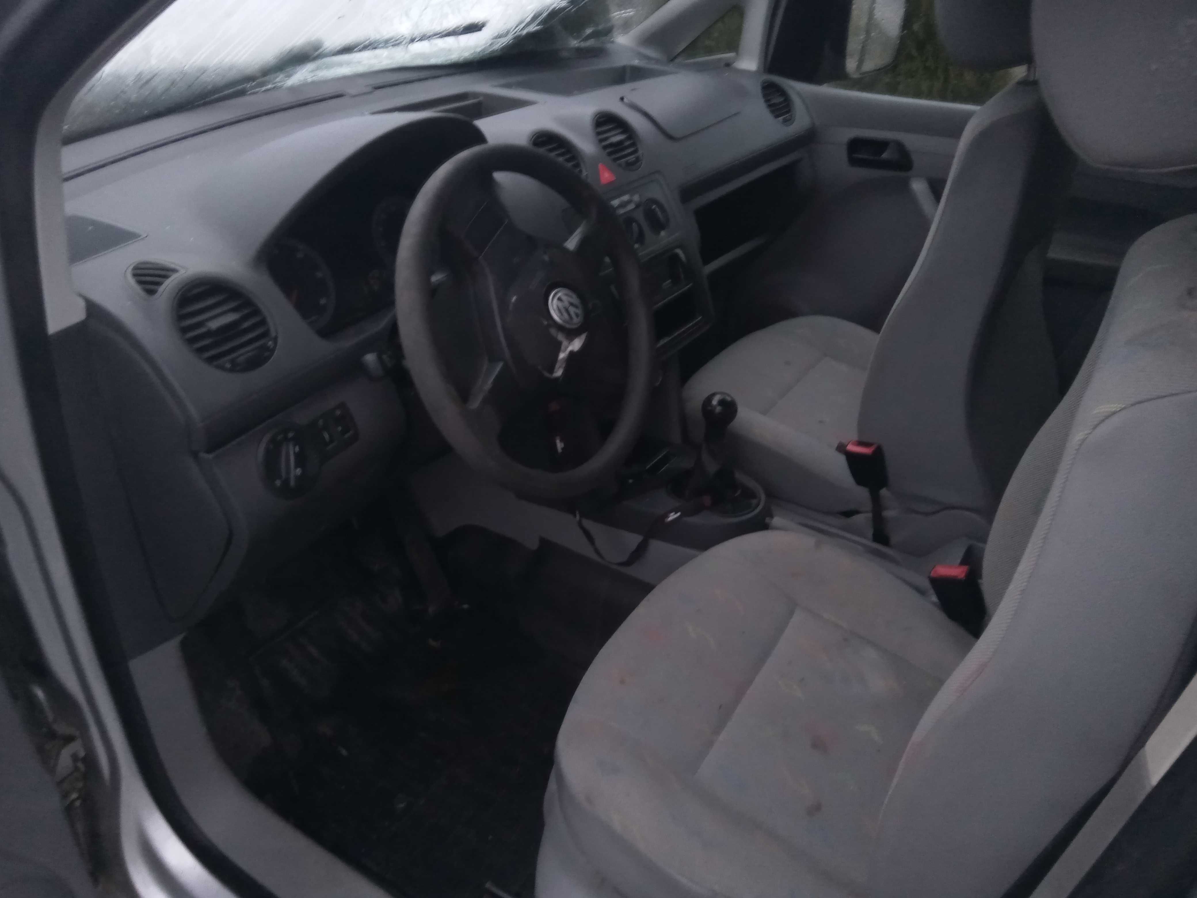 VW Caddy 2007 rok 1.9 Tdi  kod silnika BLS 138 tys km klima po wypadku