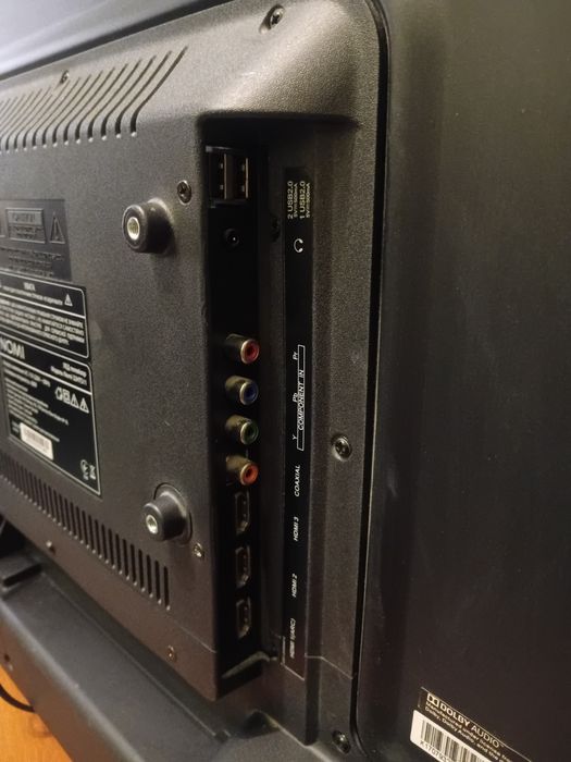 Продається телевізор 32 дюйма смарт.