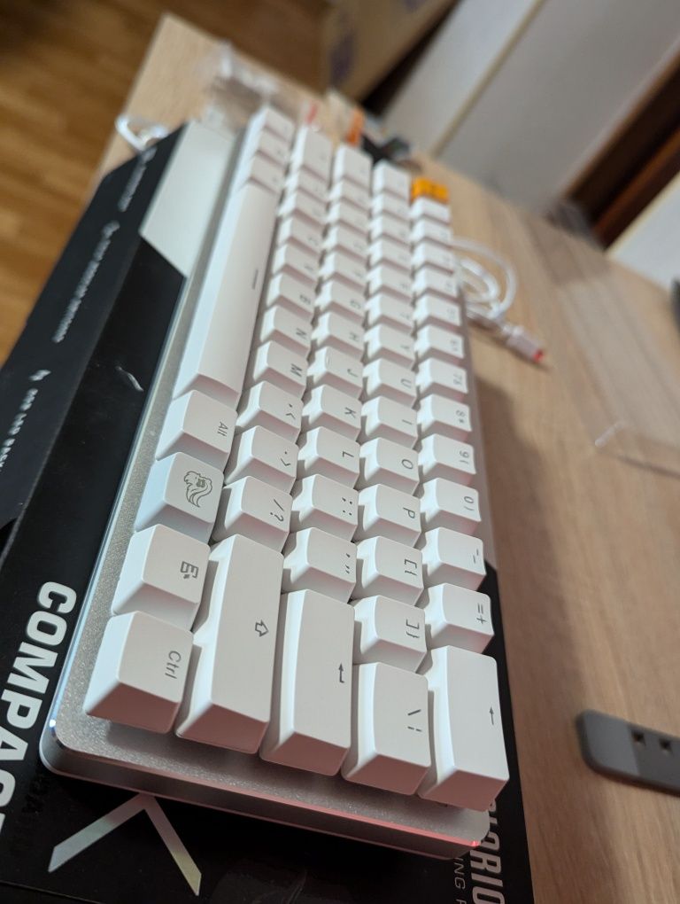 Клавіатура GMMK Compact обслужена.