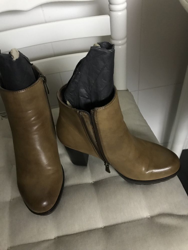 Botins cor camel novos