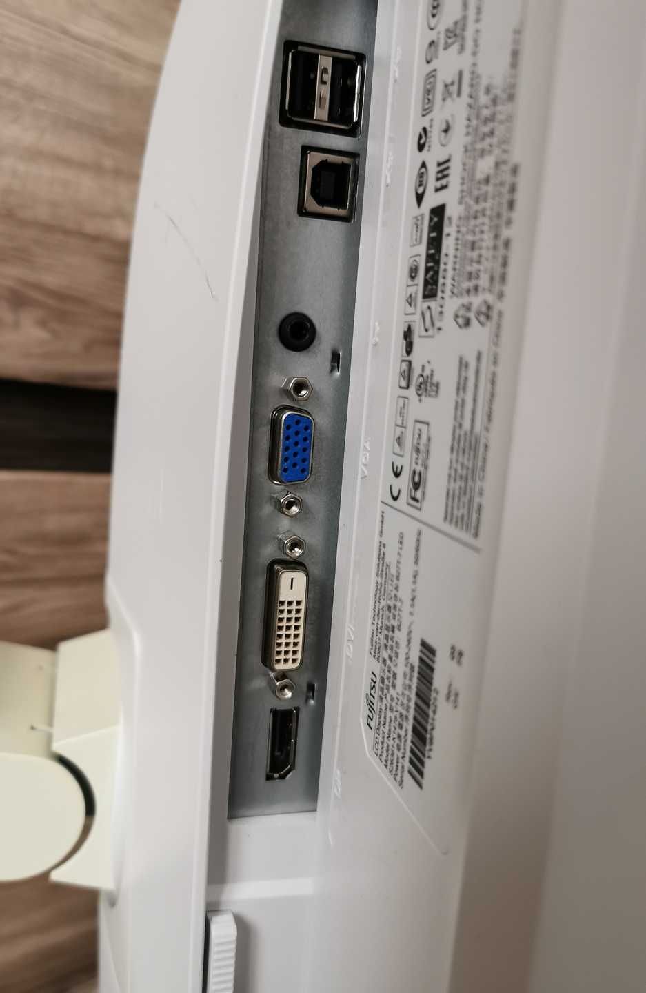 Monitor 27" Fujitsu B27T-7 IPS FHD USB pivot pełna regulacja