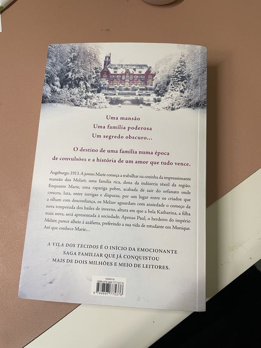 Livro A Vila dos Tecidos de Anne Jacobs