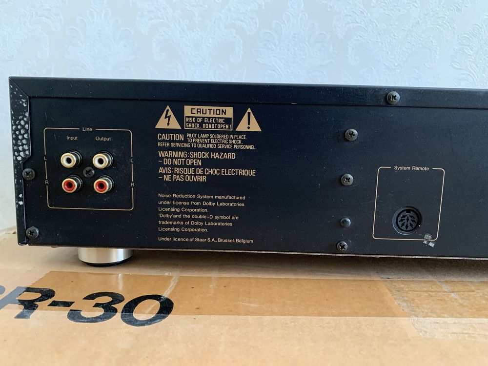 Касетна дека Nakamichi CR-30