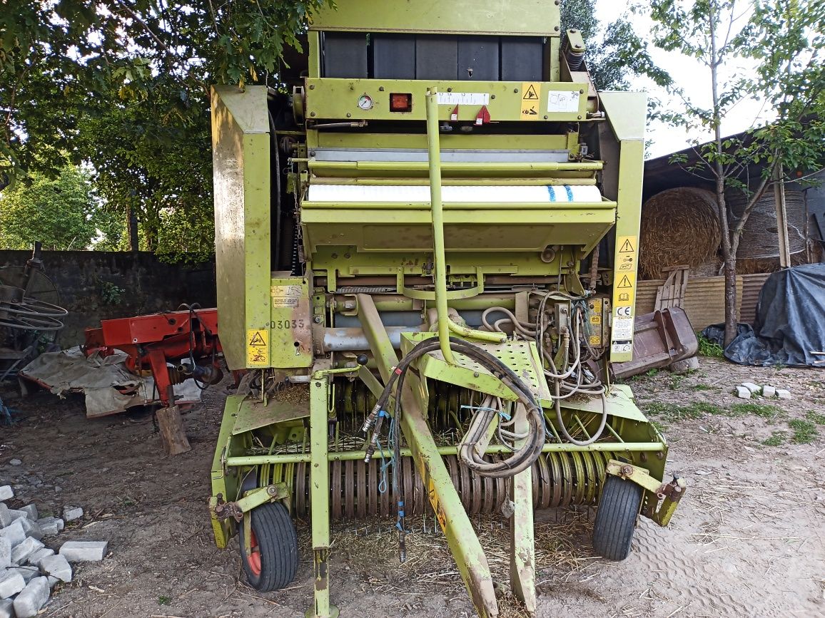Enfardadeira de rolos Claas variant 180