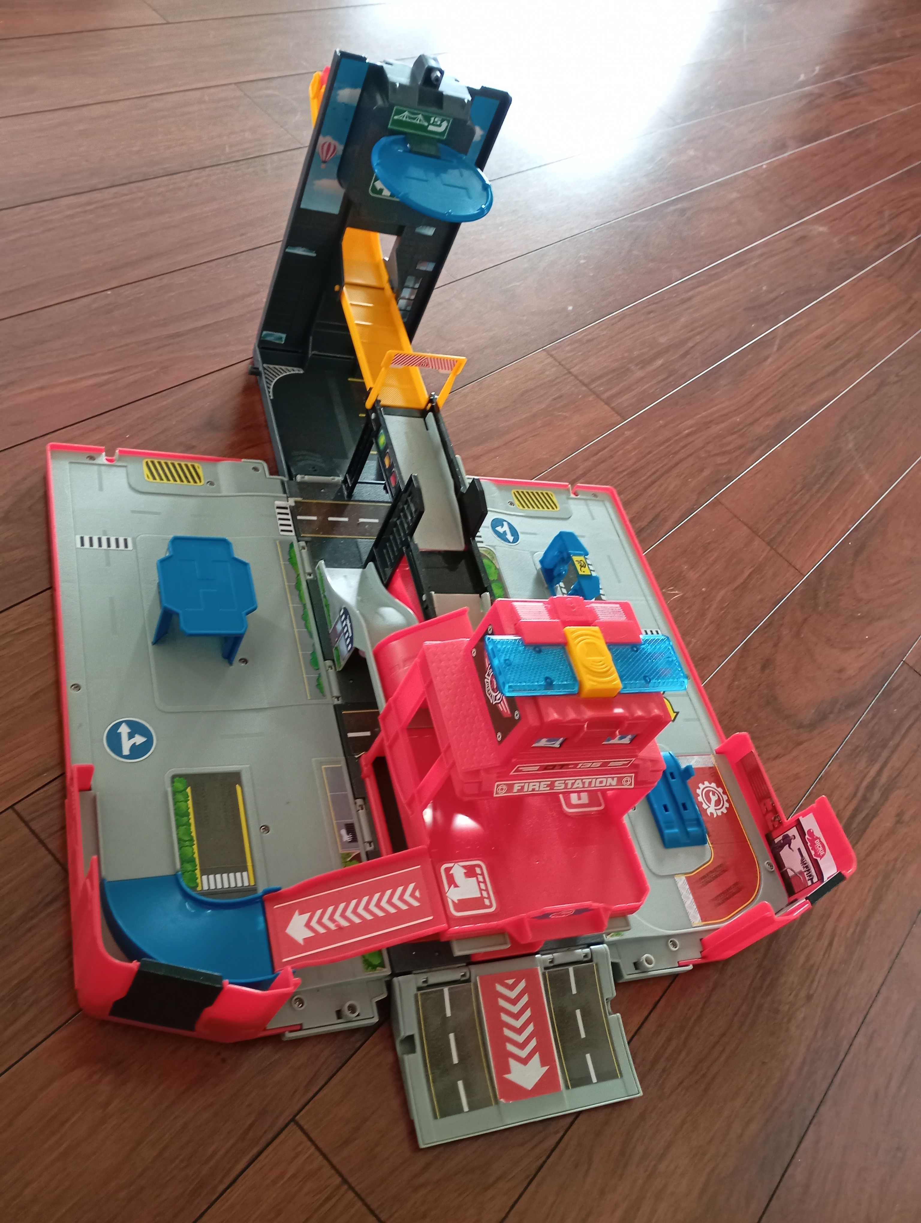 Camião com pista incorporada