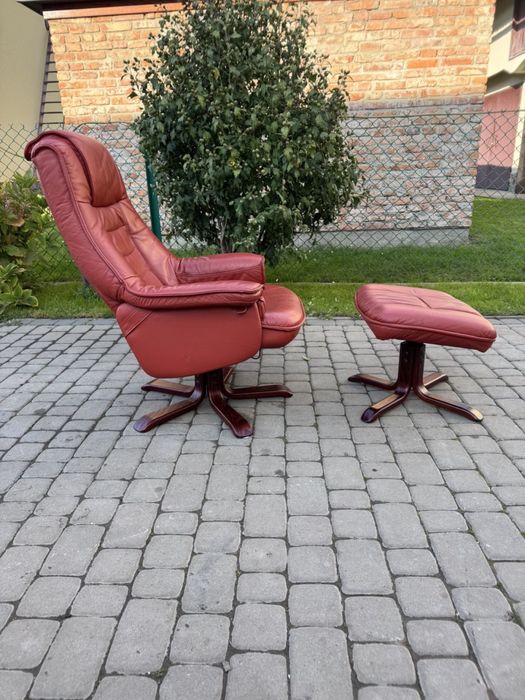 Крісло шкіряне реклайнер з пуфом (00128)
