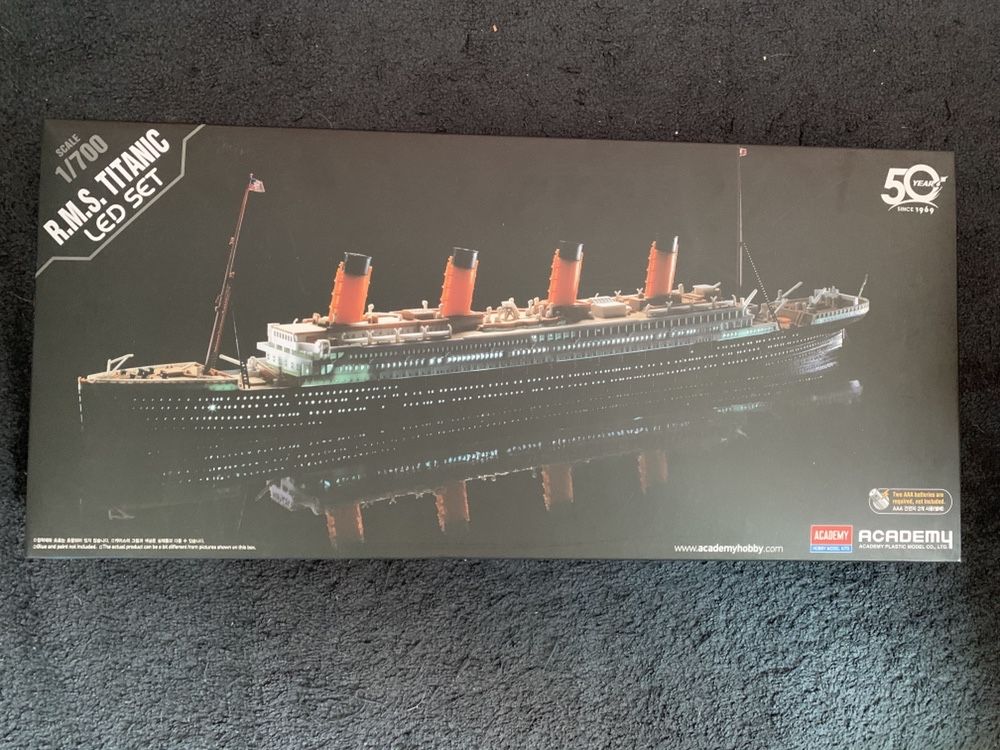 Titanic Academy LED 1:700 + drewniany pokład.