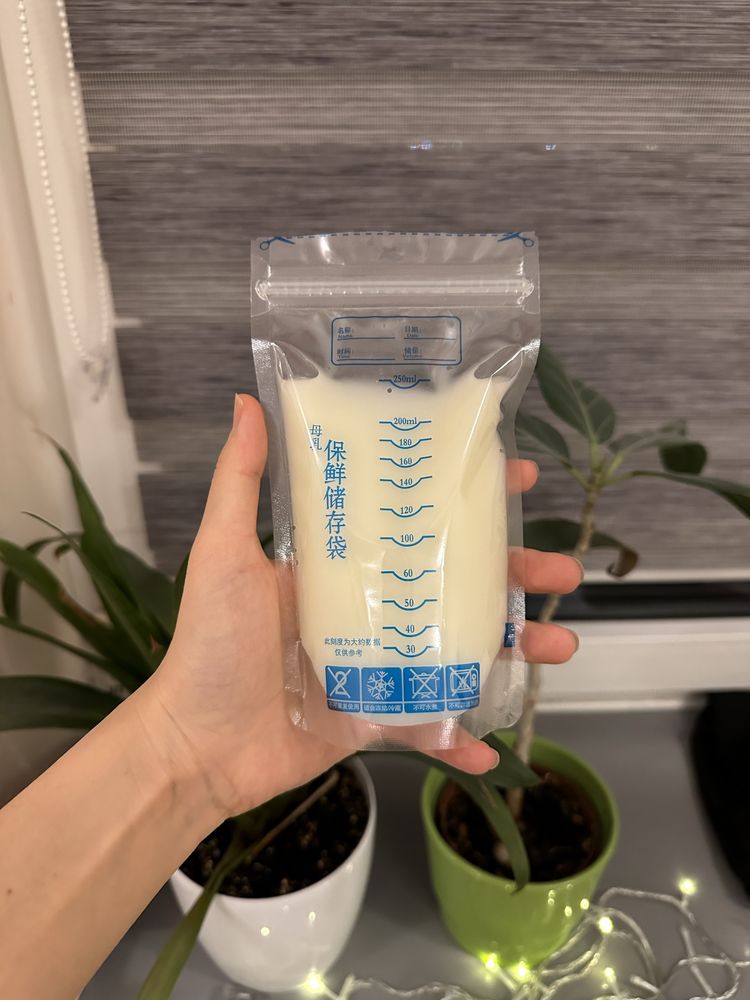Torebka do przechowywania mleka matki ze stojącą konstrukcją 250 ml.