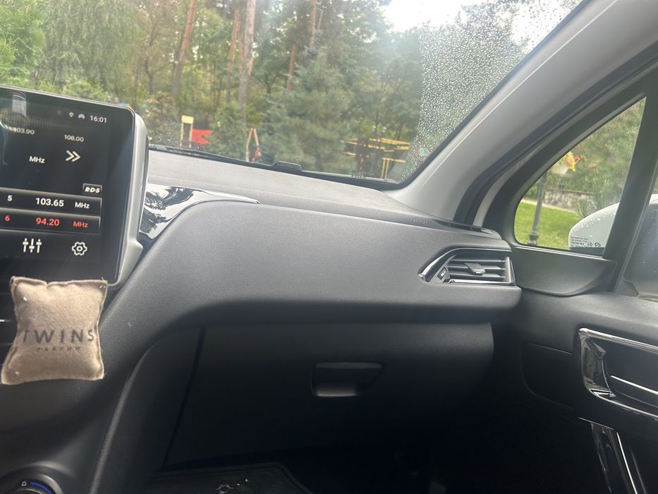 Продаю PEUGEOT 208 , 2016 р