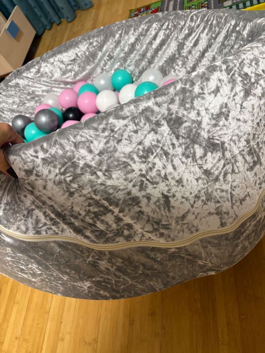 Дитячий сухий басейн з кульками