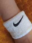 Nike напульсник.
