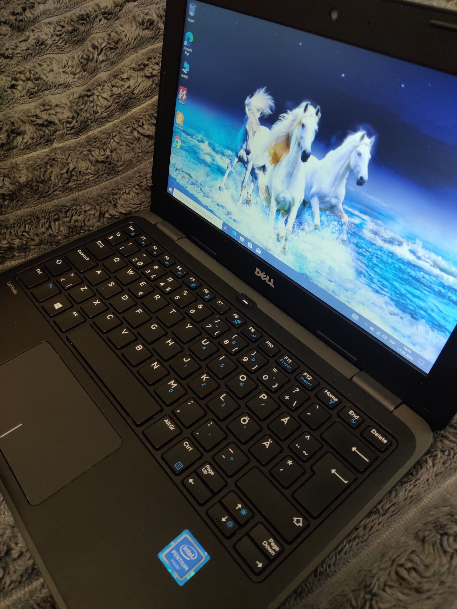 Ноутбук Dell Latitude 3180