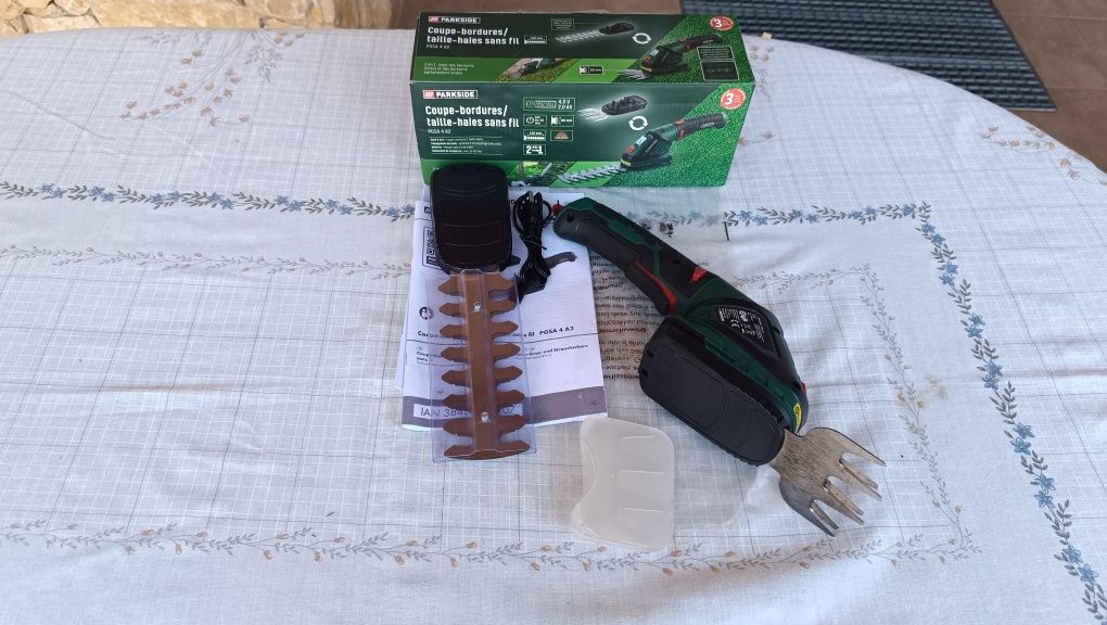 Tesoura corta sebes Parkside 4A2 nova