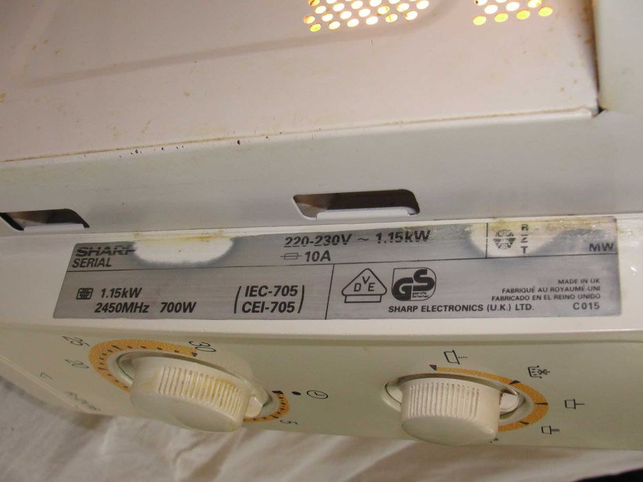 Мікрохвильова піч Sharp