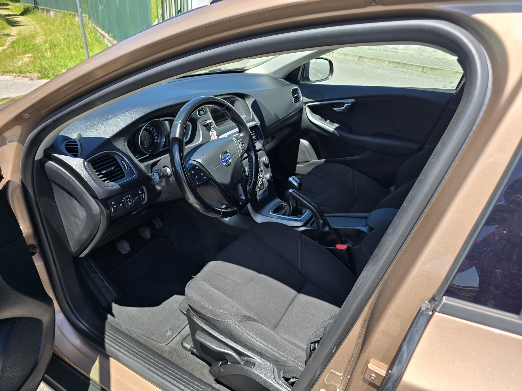 Volvo V40 1.6 D2 Cross Country 115cv Nacional 1 Dono Revisões na Marca