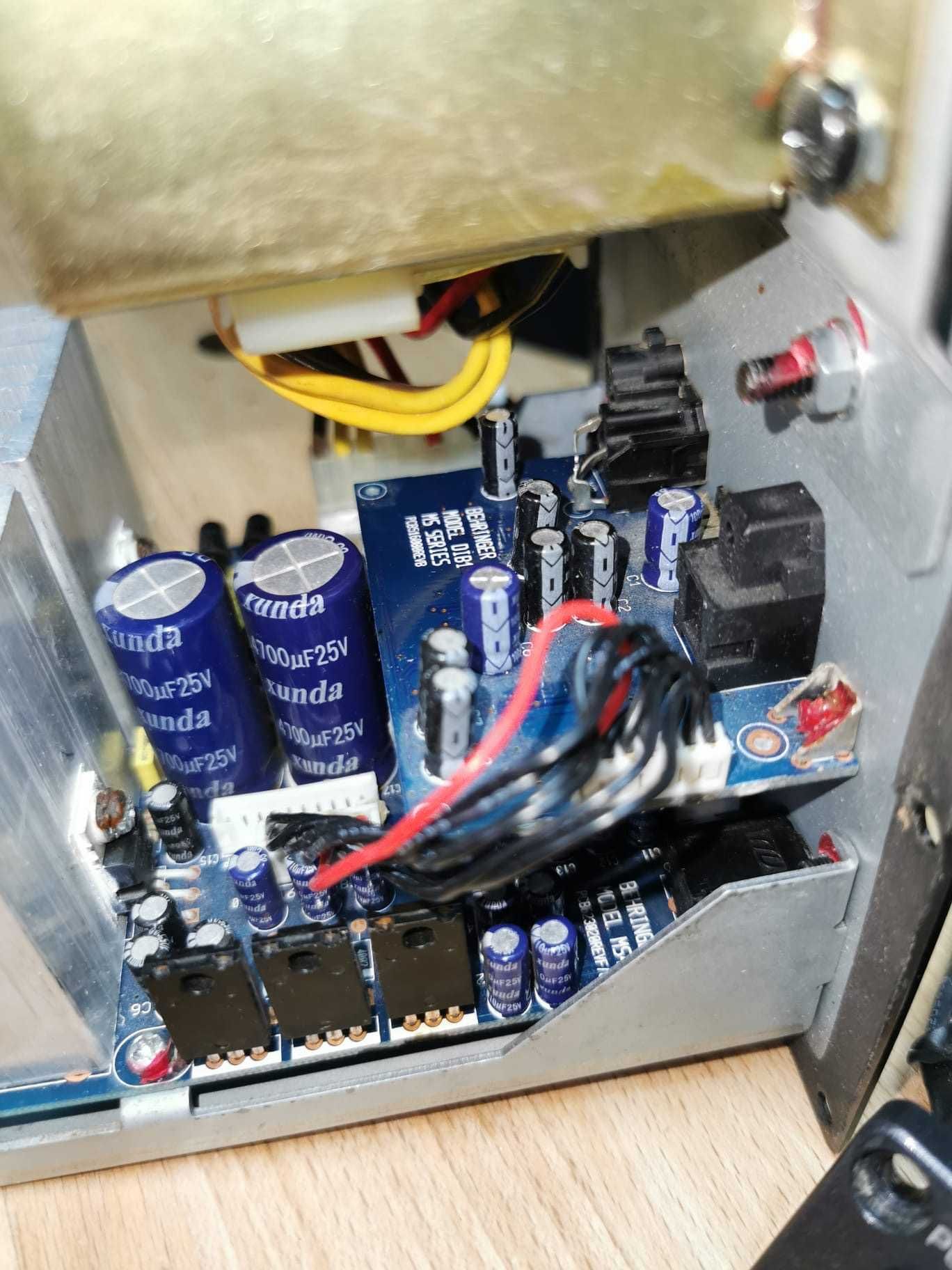Wzmacniacz monitorów studyjnych Behringer ms40