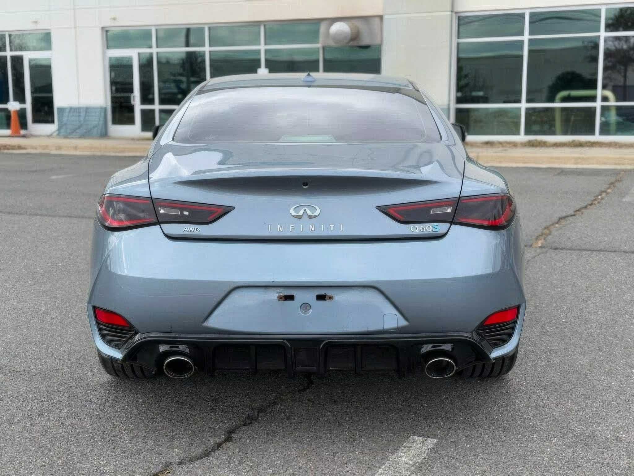 2017 INFINITI Q60 Premium