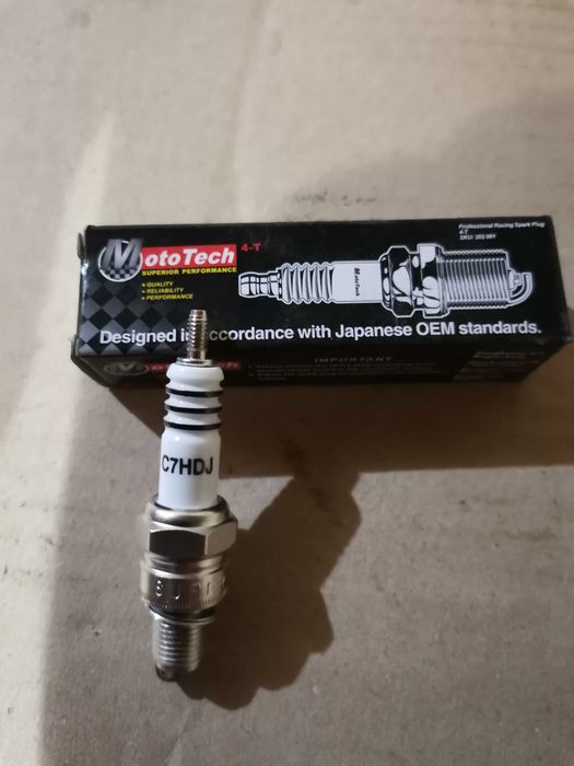 Свечка зажигания  для 4-х тактных двигателей C7HDJ