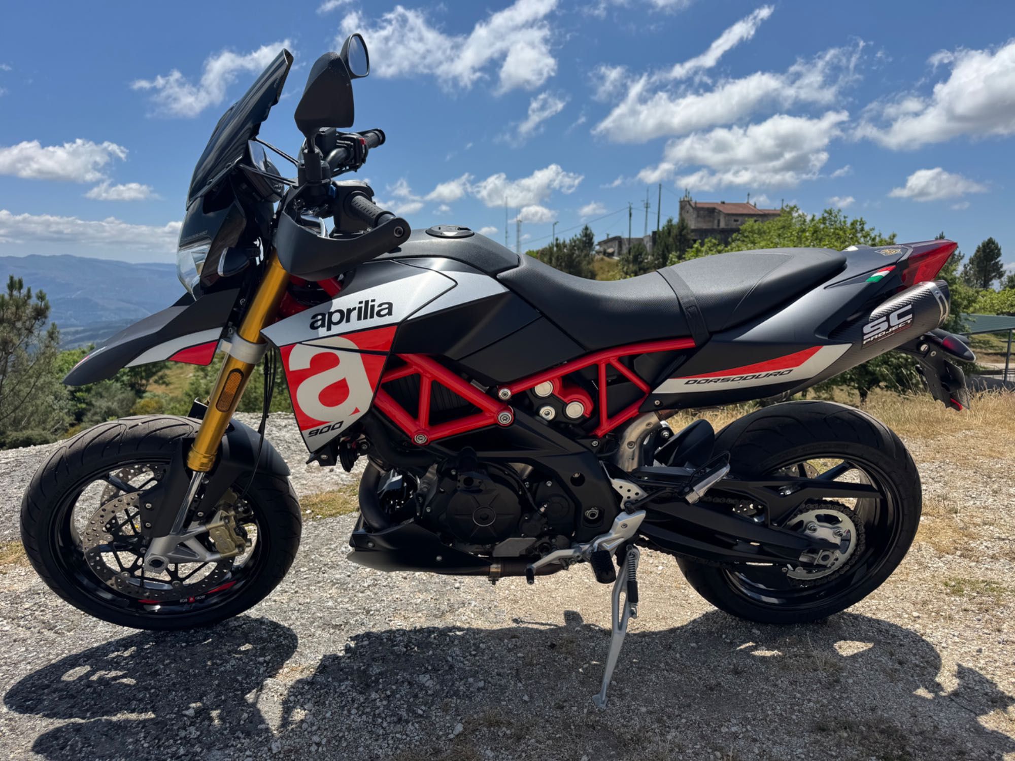Perfeito Aprilia Dorsoduro 900