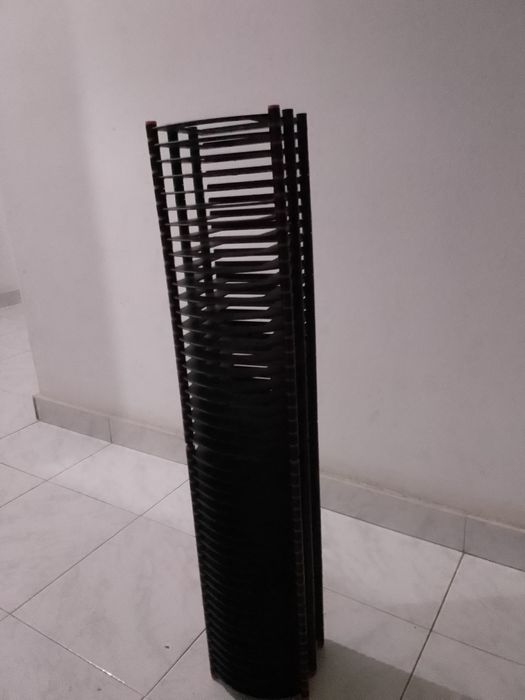 Estante/coluna para guardar Cd's