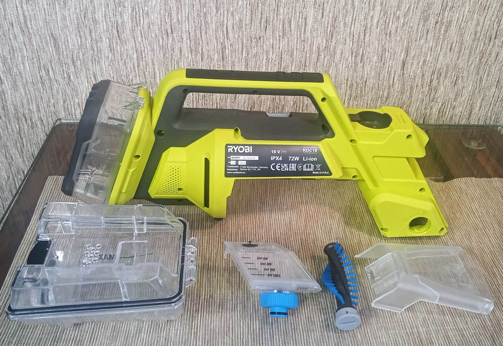 Kompaktowy odkurzacz piorący Ryobi RDC18 Swift Clean 18V ONE+