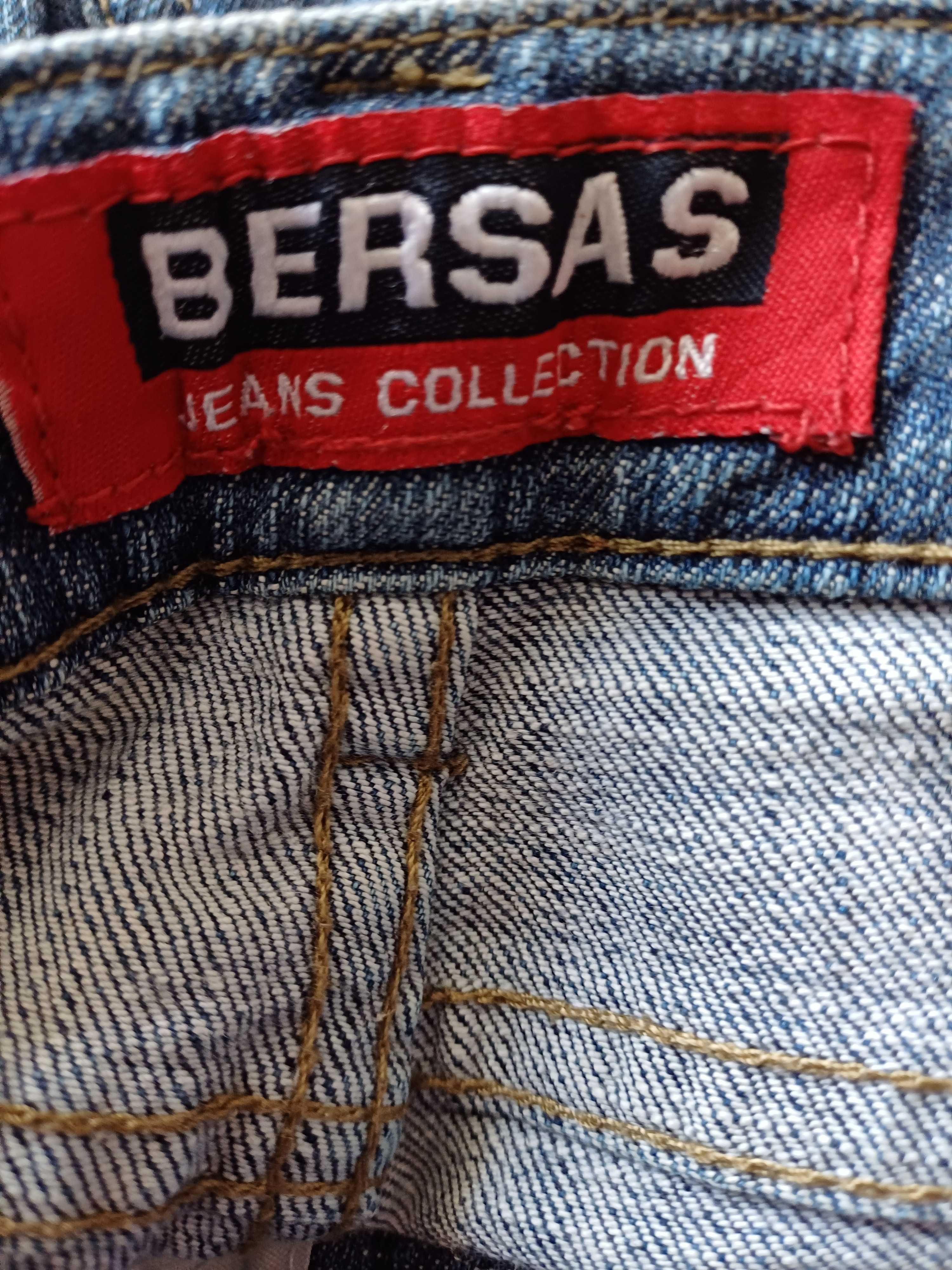 Jeans  kolor niebieski