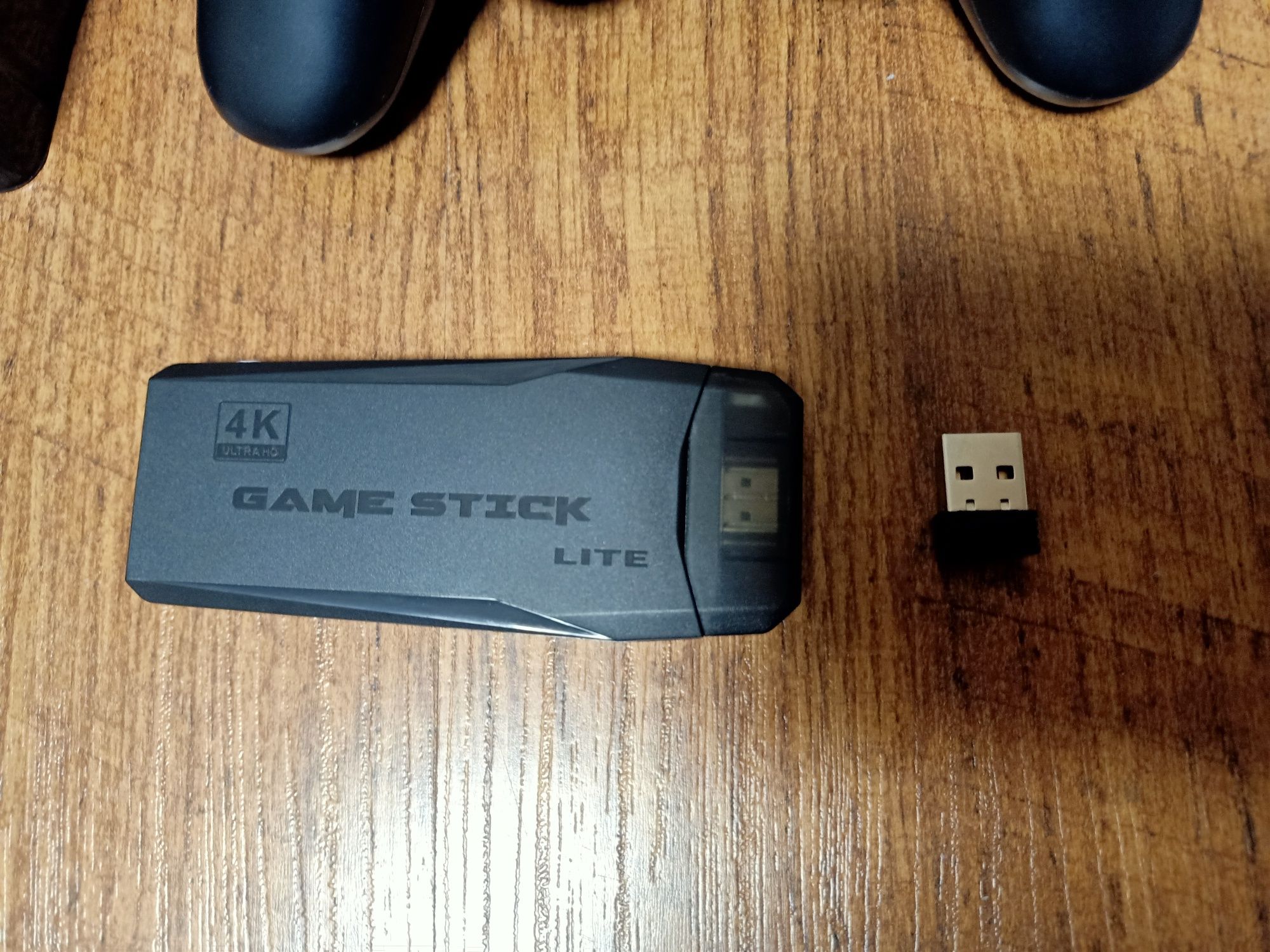 Новая!!! Игровая приставка  Game stick lite 64 GB в ней 10 000 игр