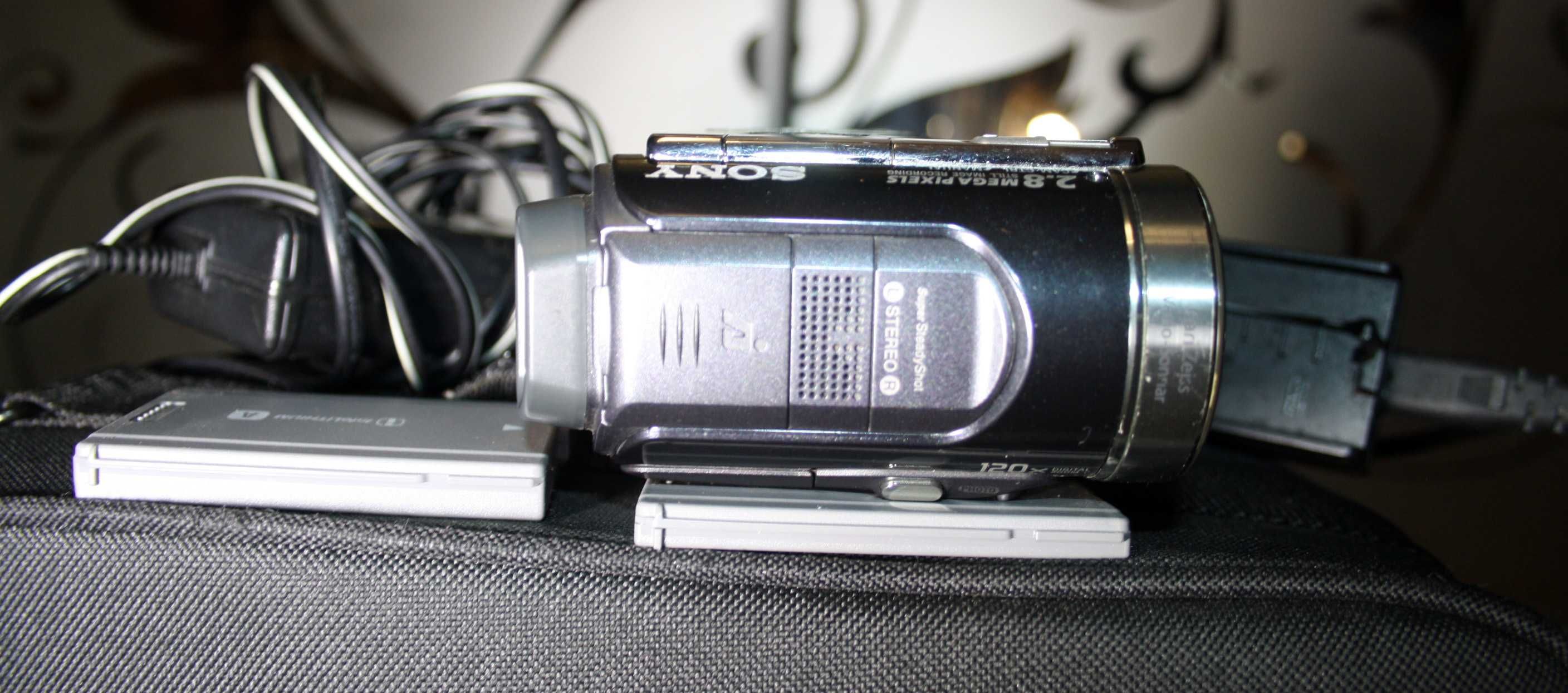 Видеокамера три матрицы Sony DCR-PC 1000E .